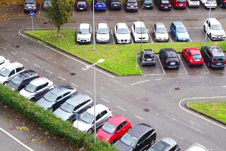 駐車場のレイアウトで重要な寸法とは？主な作成方法や注意点を解説！