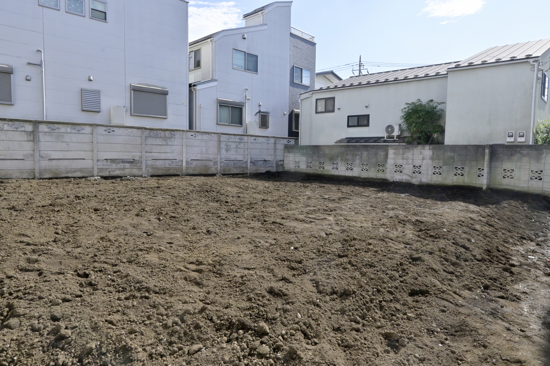 整地したての土地(宅地)になります。どなたかご活用ください