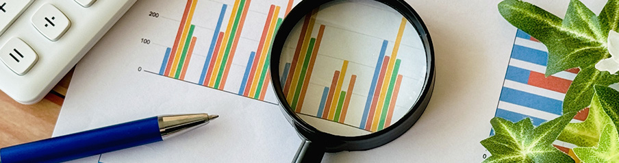 駐車場経営の収支シミュレーションと初期費用を表すイメージ画像