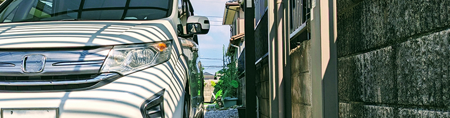 個人宅の駐車場に停められたときの例文を表す画像